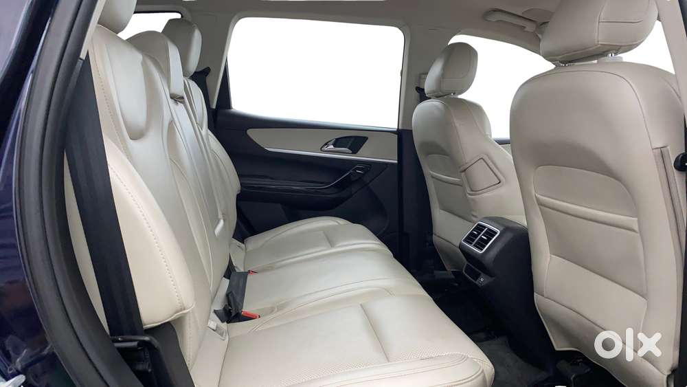 Mahindra Xuv700 2.0 Ax 7 Petrol At Luxury Pack Str, 2023, Petrol