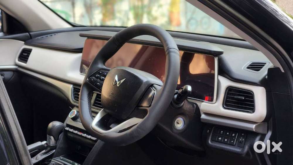 Mahindra Xuv700 2.0 Ax 5 Petrol At Str, 2022, Petrol