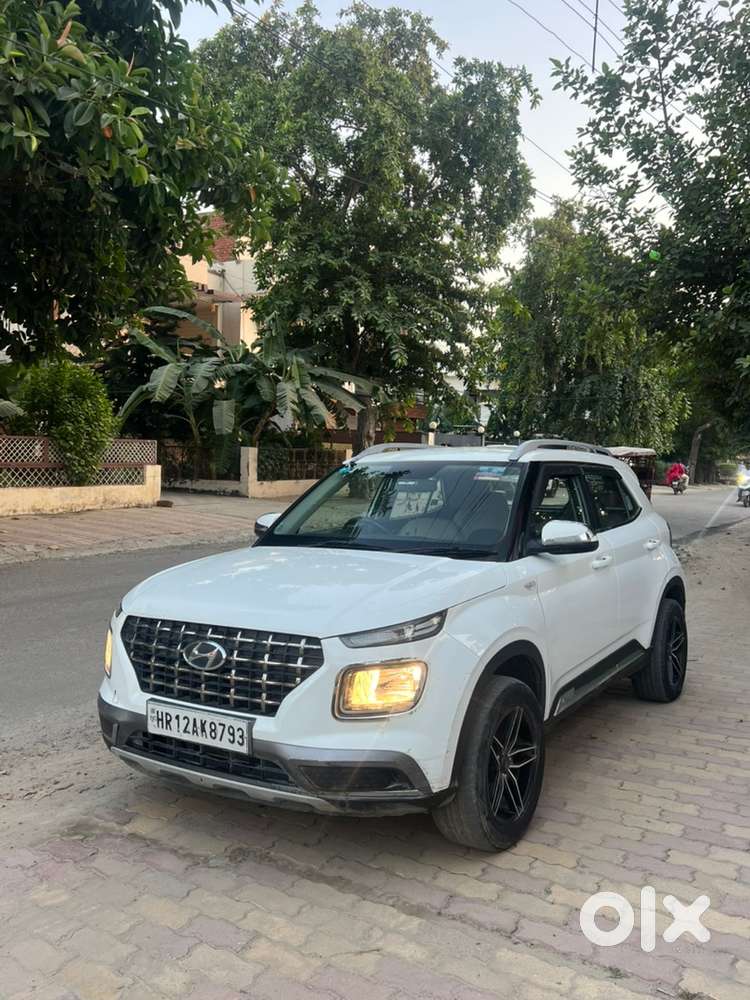 Hyundai Venue Petrol Well Maintained Good Condition New Alloy Wheels
