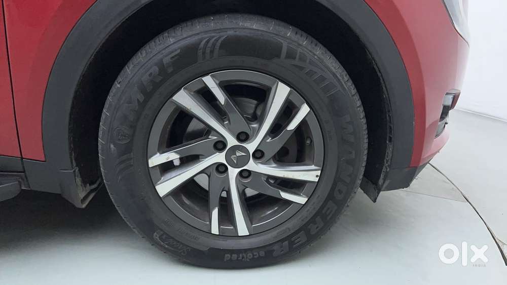 Mahindra Xuv700 2.0 Ax 5 Petrol At Str, 2022, Petrol