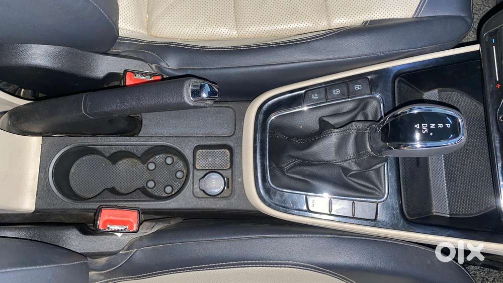 Skoda Slavia 1.0 Tsi Style At, 2022, Petrol