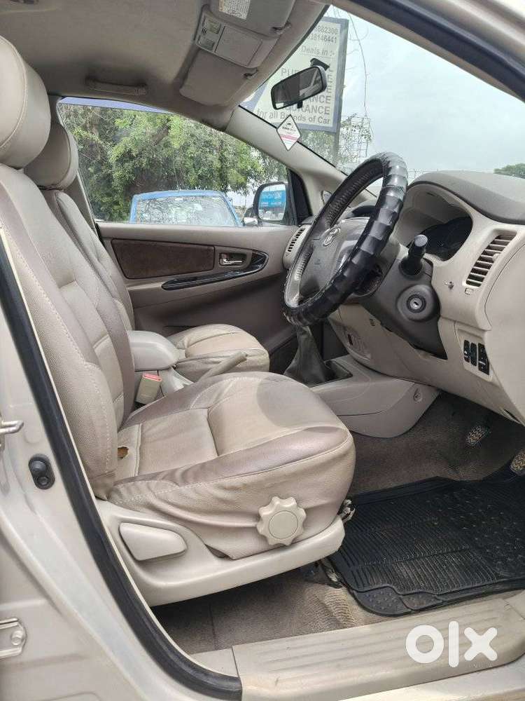 Toyota Innova 2.5 Vx (diesel) 8 Seater Bs Iv, 2014, Diesel