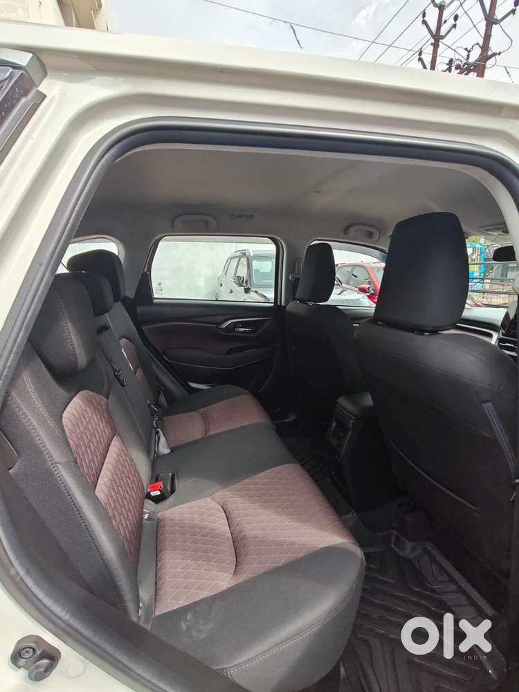 Maruti Suzuki Grand Vitara 1.5 Alpha Plus Dual Tone Intelligent Hybr..