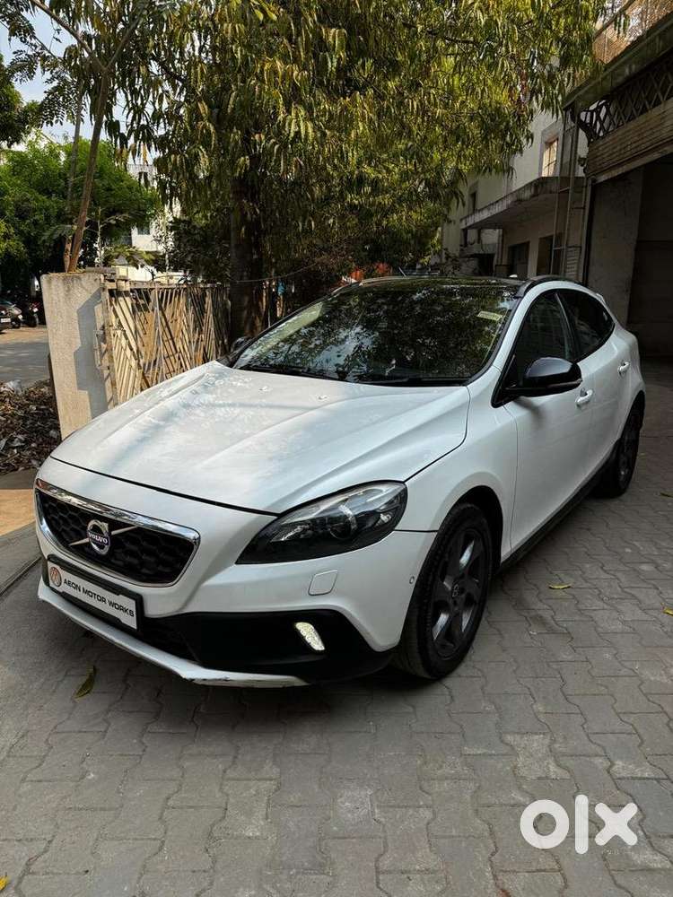 Volvo V40 Cross Country 2015 Diesel In Good Condition