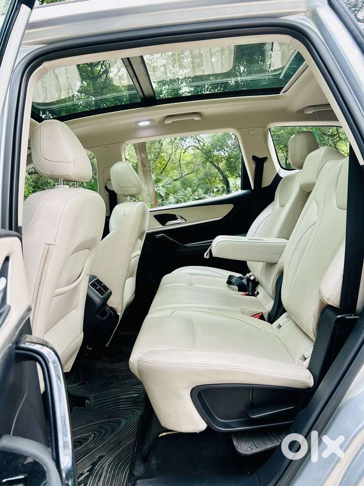 Mahindra Xuv700 2.0 Ax 7 Petrol At Luxury Pack Str, 2021, Petrol