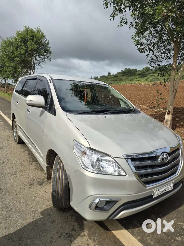 Toyota Innova Diesel 2015 125000 Km Driven