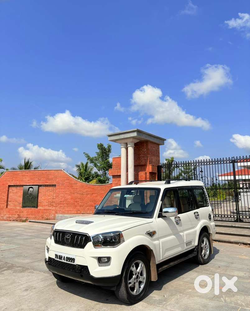 Mahindra Scorpio S10, 2015