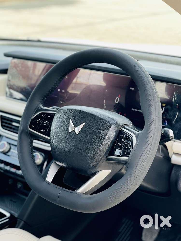 Mahindra Xuv700 2.2 Ax 7 Diesel Mt Luxury Pack Str, 2023, Diesel