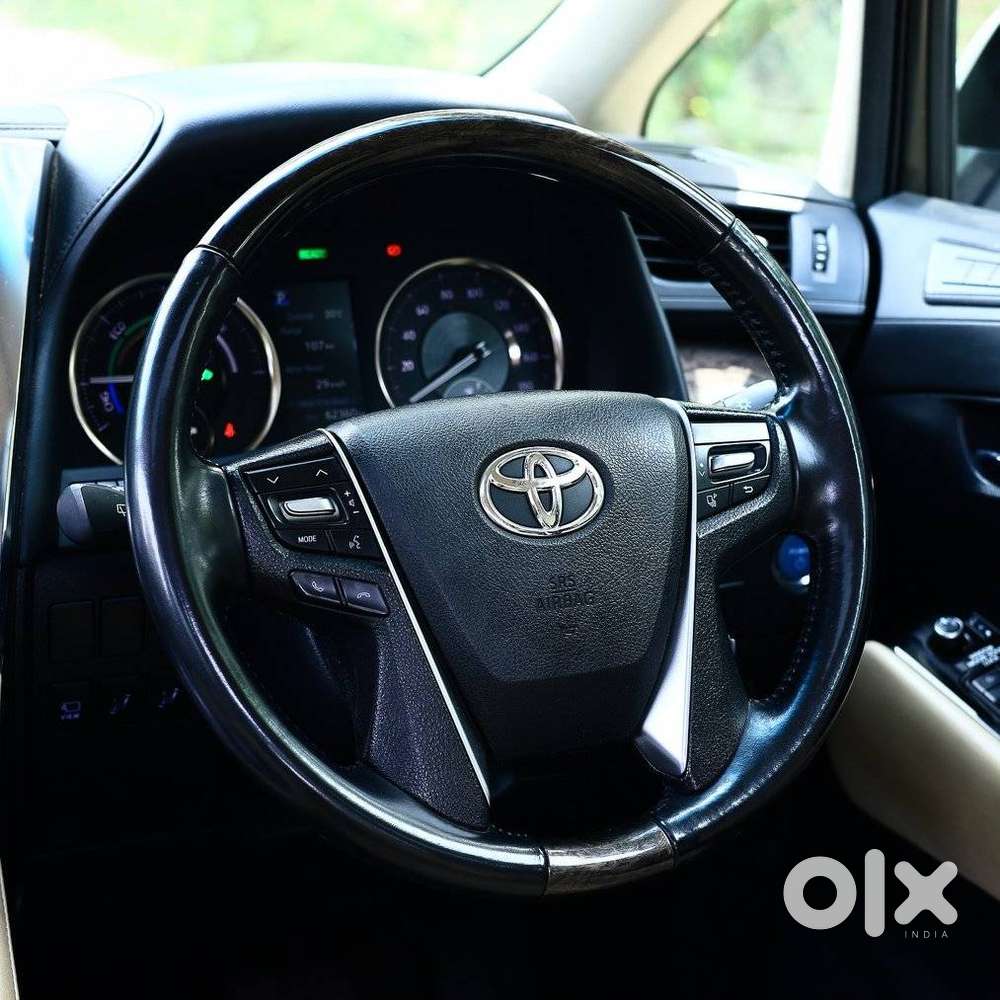 Toyota Vellfire 2.5 Executive Lounge, 2023, Petrol