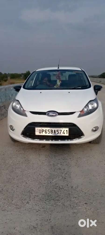 गुड कंडीशन में गाड़ी है गाड़ी रनिंग में है