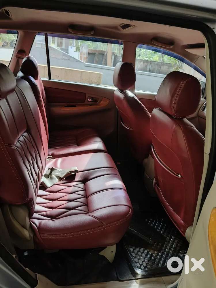 Toyota Innova Petrol 2010 Suv