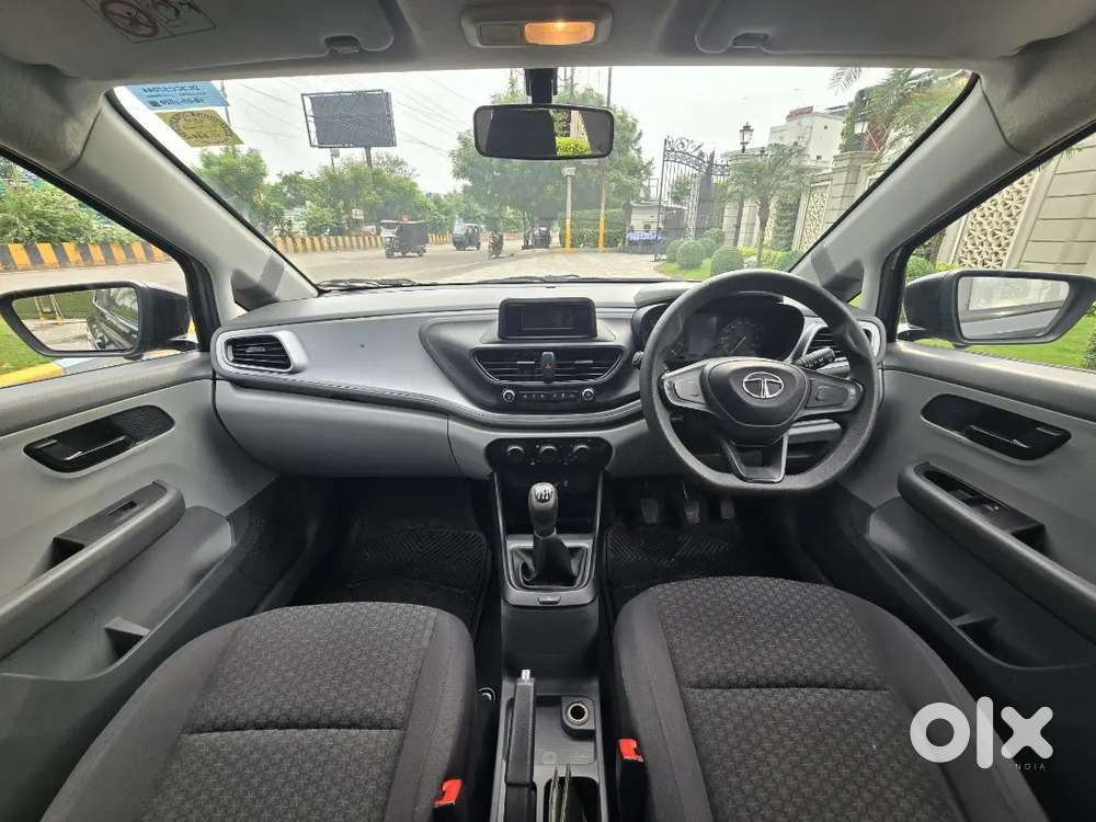Tata Altroz Xe 2020