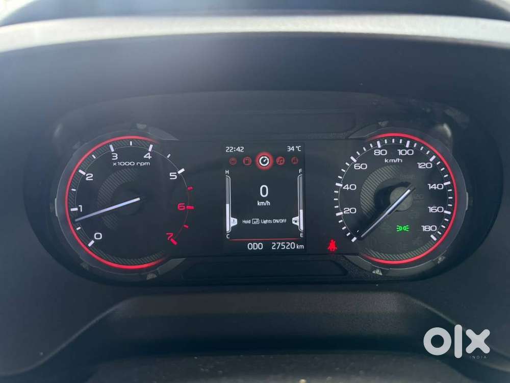Mahindra Thar Roxx Mx1 Petrol | 2025 | 1st Owner | 27,520 Km