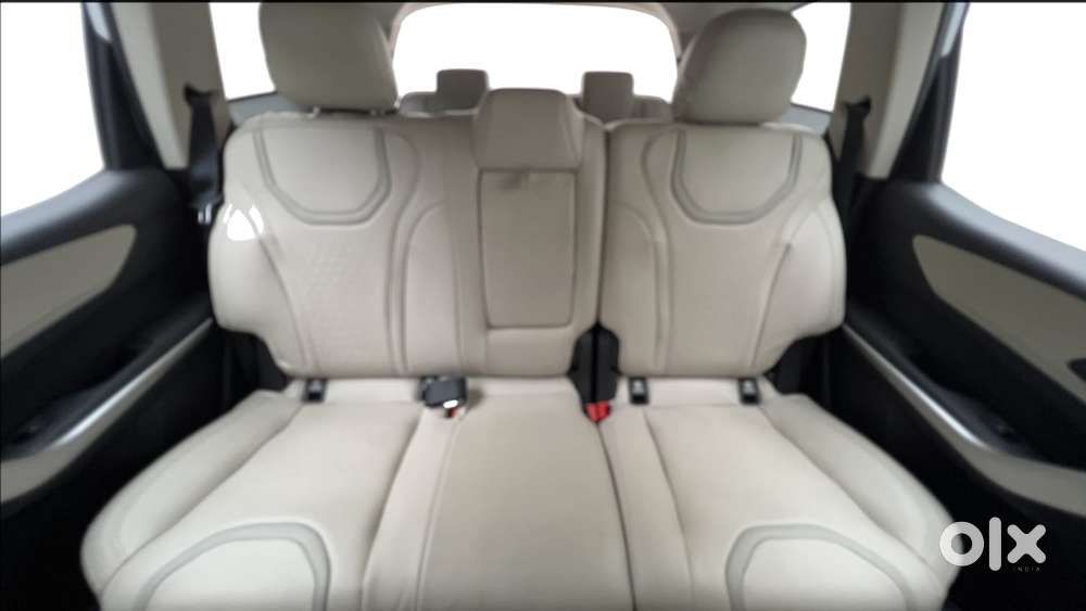 Mahindra Xuv700 2.0 Ax 5 Petrol Mt 7 Str, 2024, Petrol