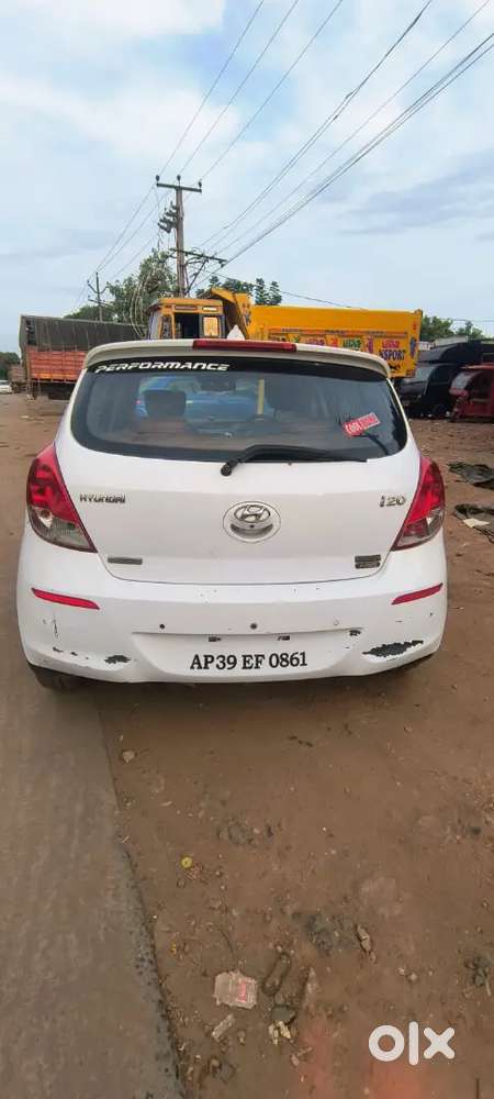Hyundai I20 2013 Diesel Well Maintained Good Car I'm New Car Buying