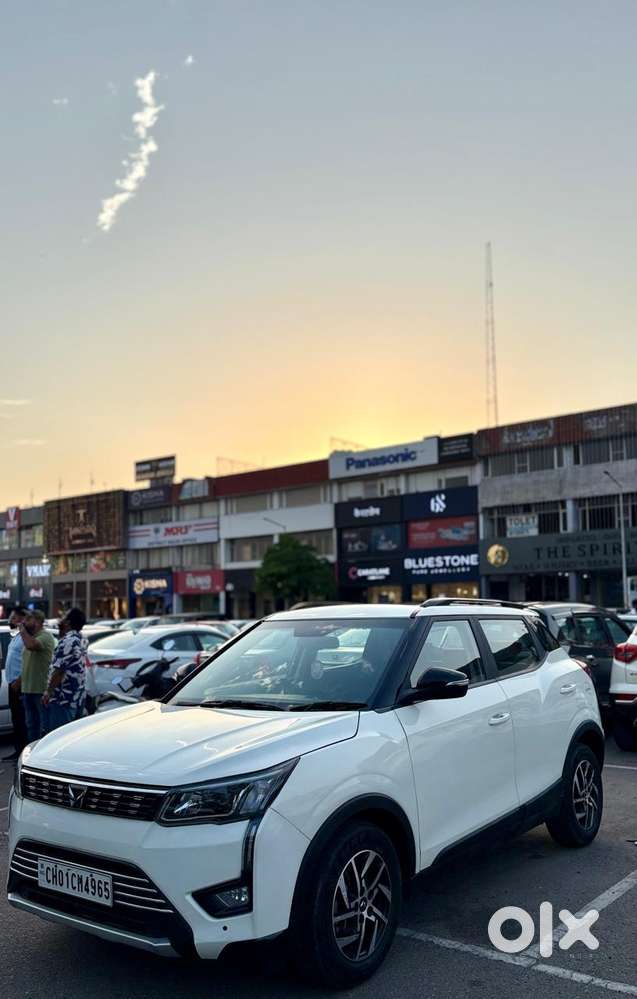 Mahindra Tuv 300 T8, 2022, Petrol