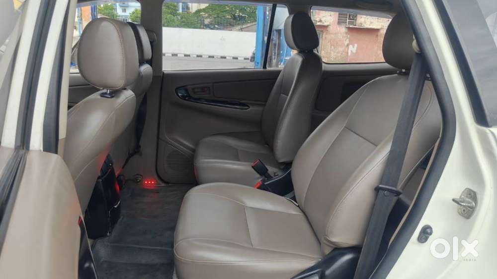 Toyota Innova 2.5 Gx 8 Str Bs-iii, 2015