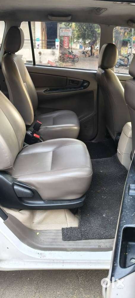 Toyota Innova 2.5 G (diesel) 8 Seater Bs Iv, 2016, Diesel