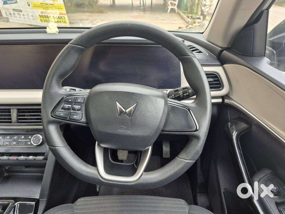 Mahindra Xuv700 2.0 Ax 5 Petrol Mt Str, 2022, Petrol