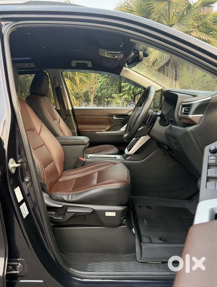 Toyota Innova Hycross 2.0 Vx Hybrid 7 Str, 2023, Petrol