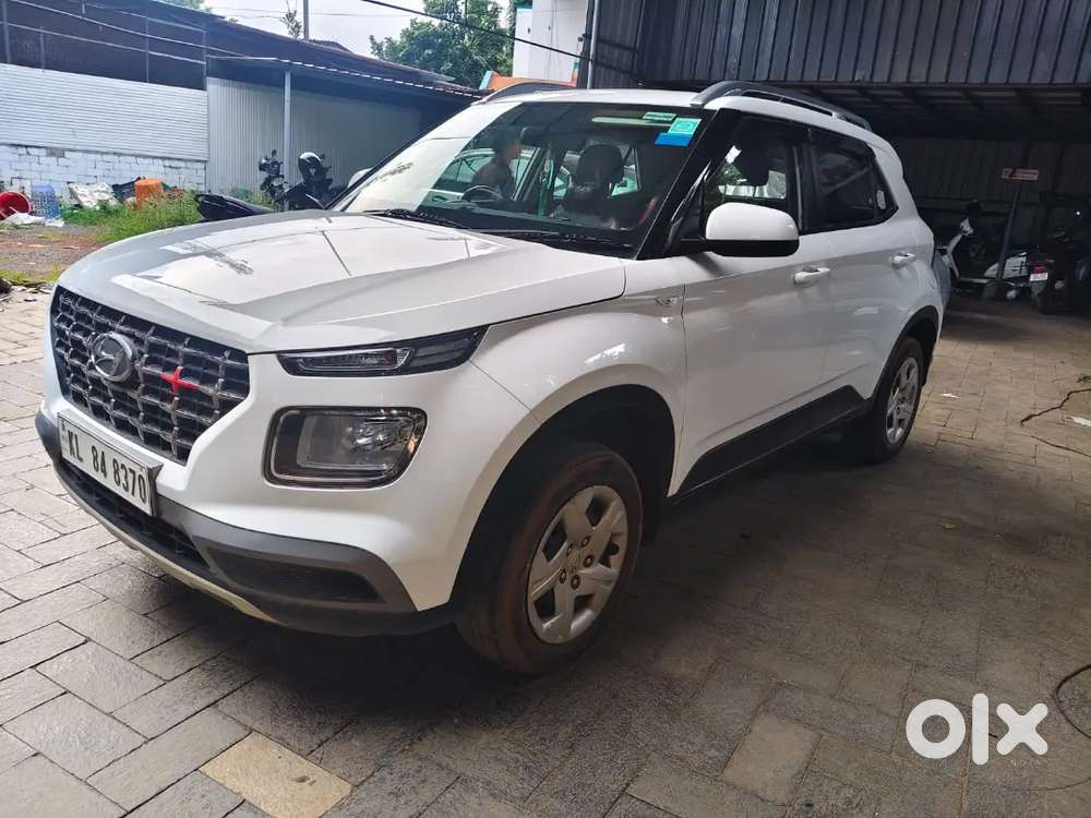 Hyundai Venue 2021 Petrol 68500 Km Driven