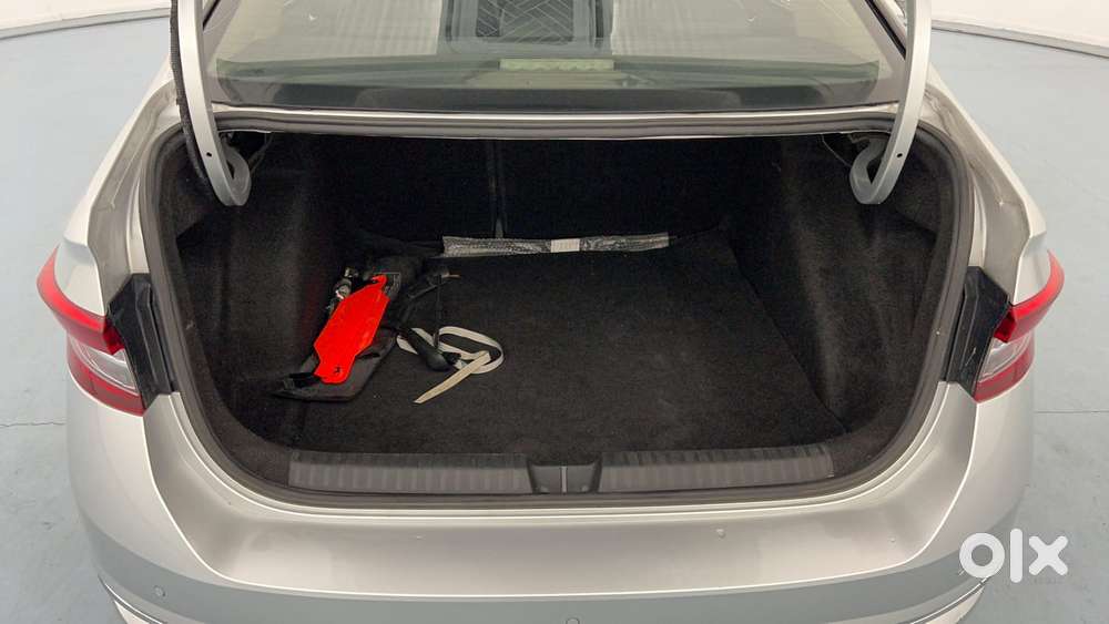 Skoda Slavia Style 1.0l Tsi Mt, 2022, Petrol