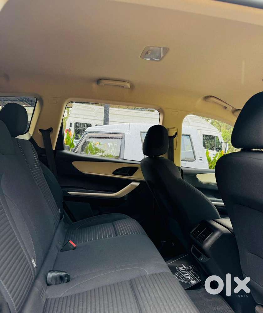 Mahindra Xuv700 2.2 Mx Diesel Mt 5 Str, 2024, Diesel