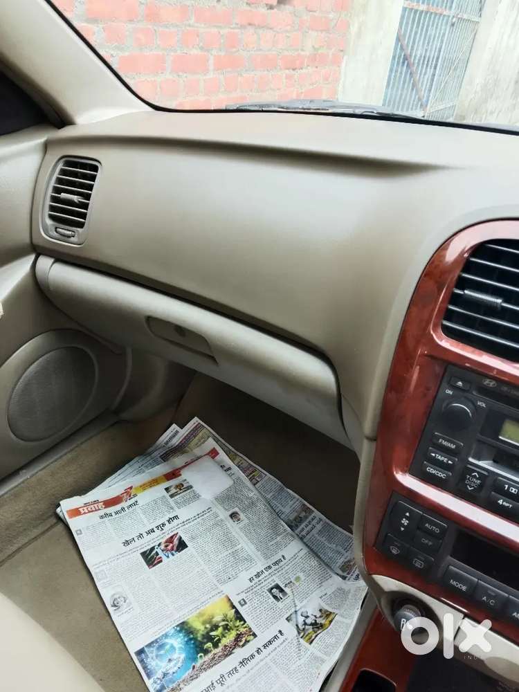 लक्जरी कार लोग  रुक रुक के मुड़ मुड़ 
के न देखे तो पैसे वापिस