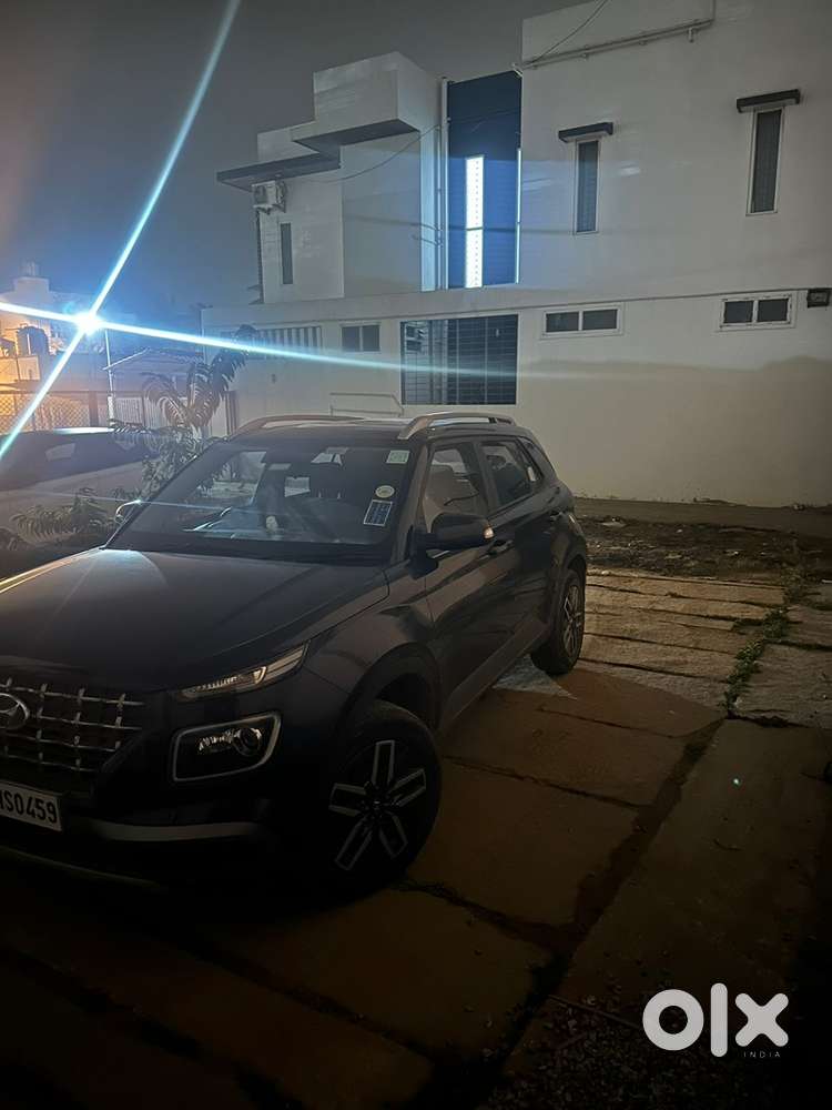 Hyundai Venue 2022 Diesel Well Maintained