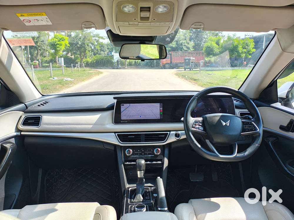 Mahindra Xuv700 2.2 Ax 7 Diesel At Str, 2021, Diesel