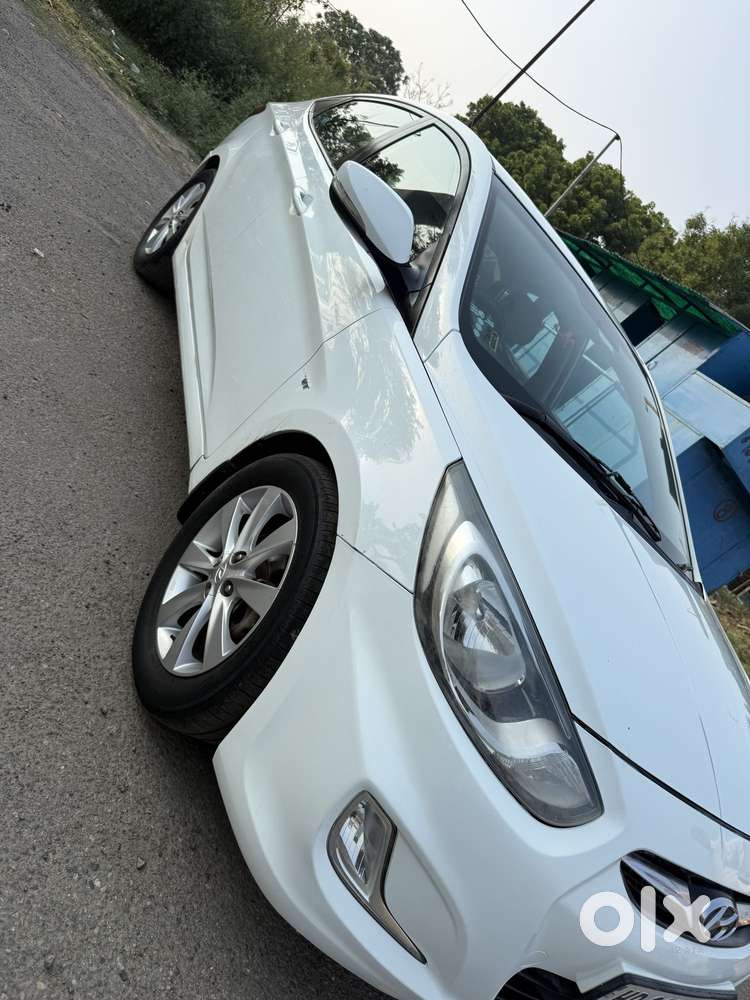 Hyundai Fluidic Verna 1.6 Vtvt Sx, 2011, Petrol