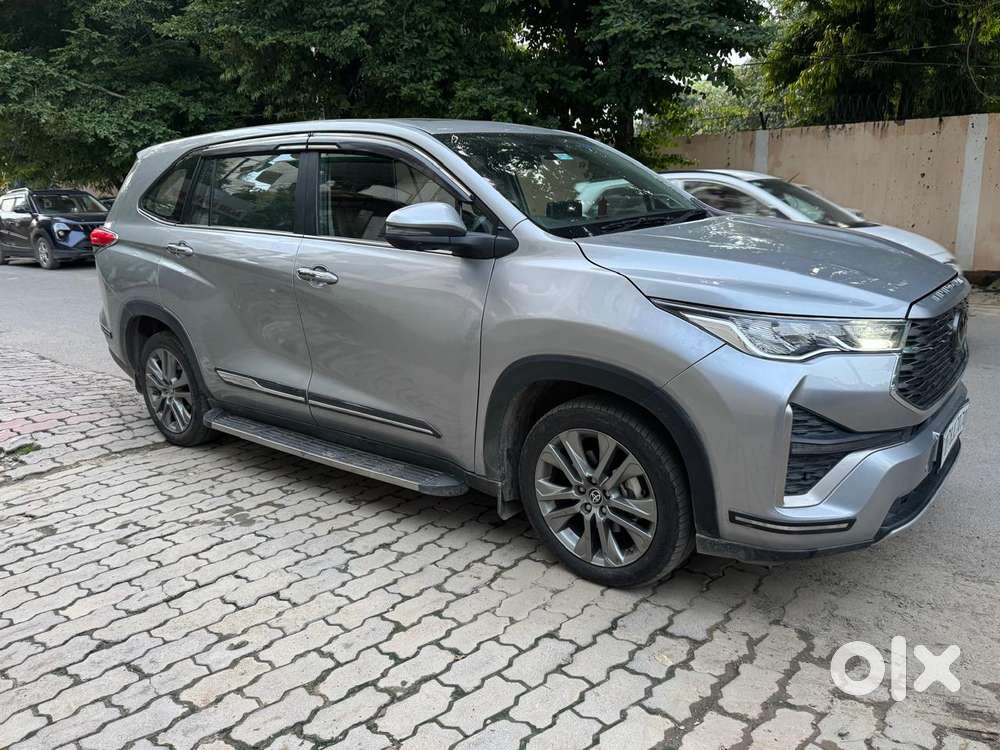 Toyota Innova Crysta 2.8 Zx At 7 Seater, 2025