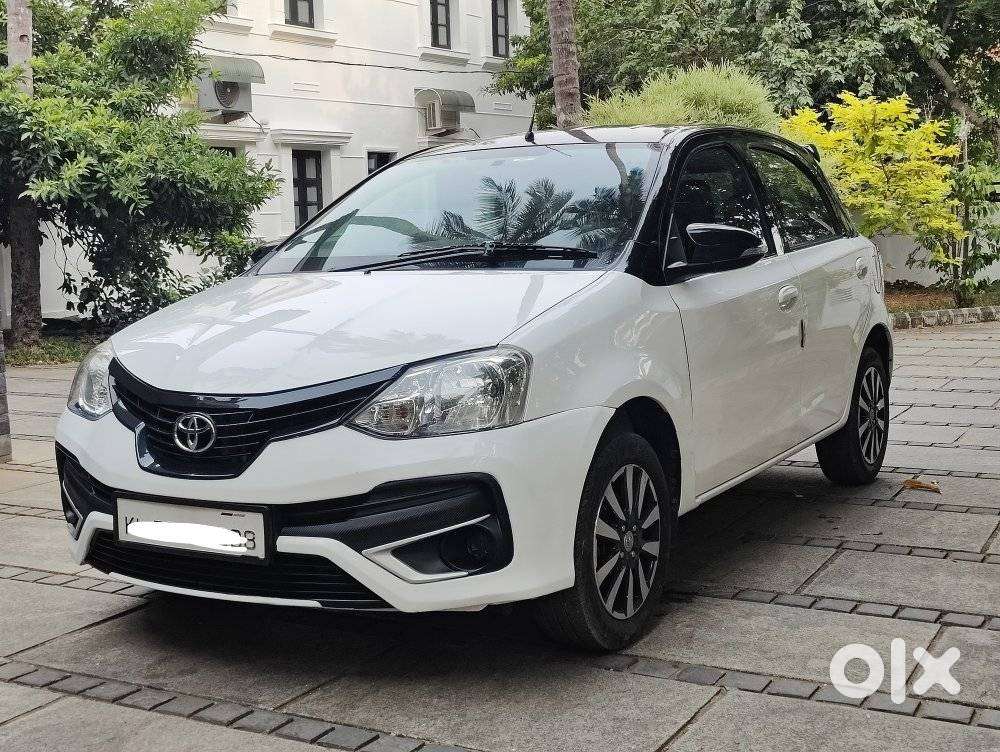 Toyota Etios Liva 1.2 V Dual Tone, 2019, Petrol