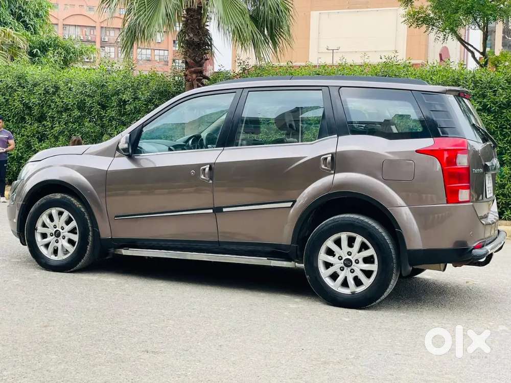 Mahindra Xuv500 W10 Fwd 2017 Diesel Auto Sunroof 1st Owner Top Model