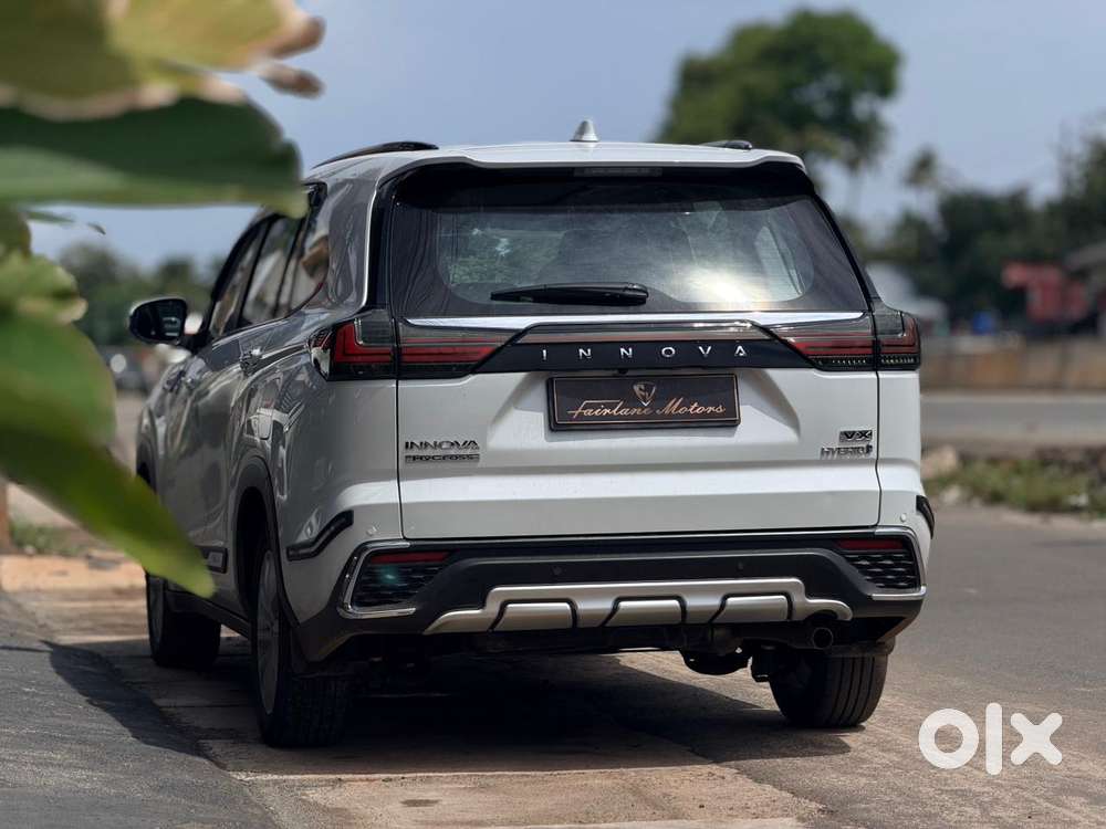 Toyota Innova Hycross 2.0 Vx (o) Hybrid 7 Str, 2024, Petrol