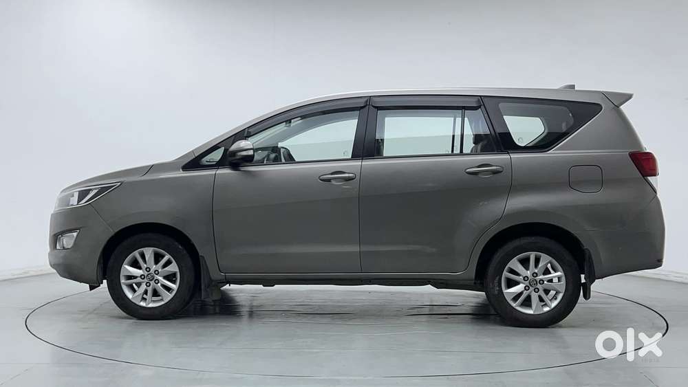 Toyota Innova Crysta 2.4 G Mt 8s, 2016, Diesel