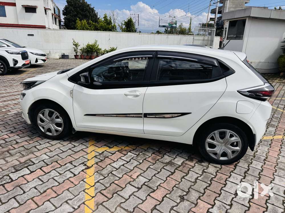 Tata Altroz 1.2 Xm Plus, 2025, Petrol