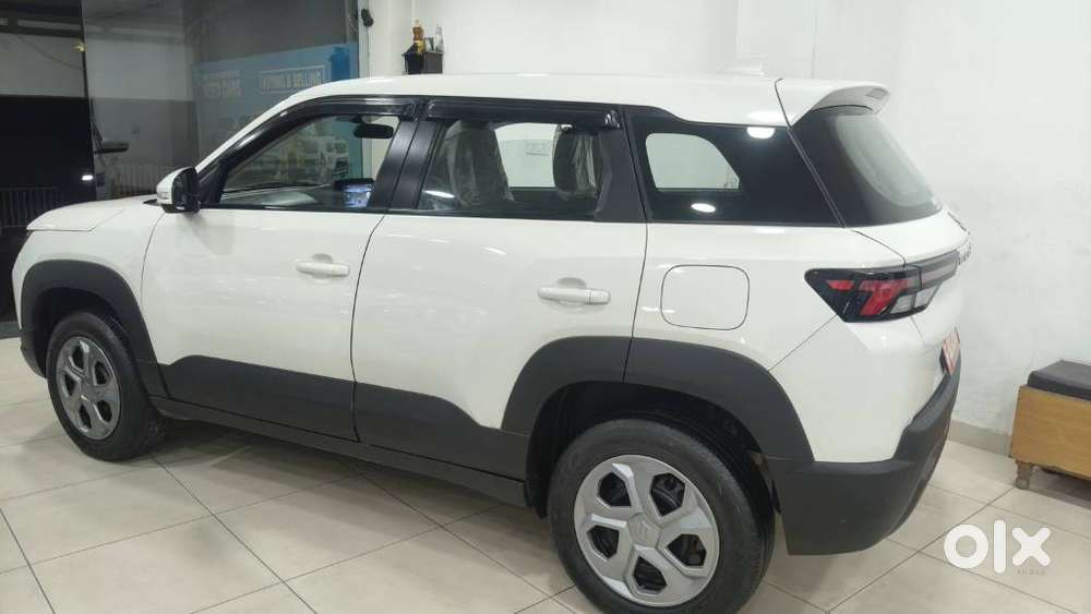Maruti Suzuki Brezza 1.5 Lxi Smart Hybrid, 2023, Petrol