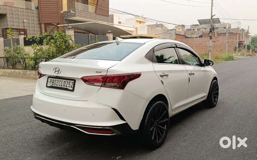 Showroom Condition Diesel Verna 2020 Top Model 85000 Km Driven