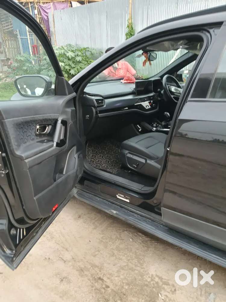 Tata Safari Diesel 2024 Manual Dark