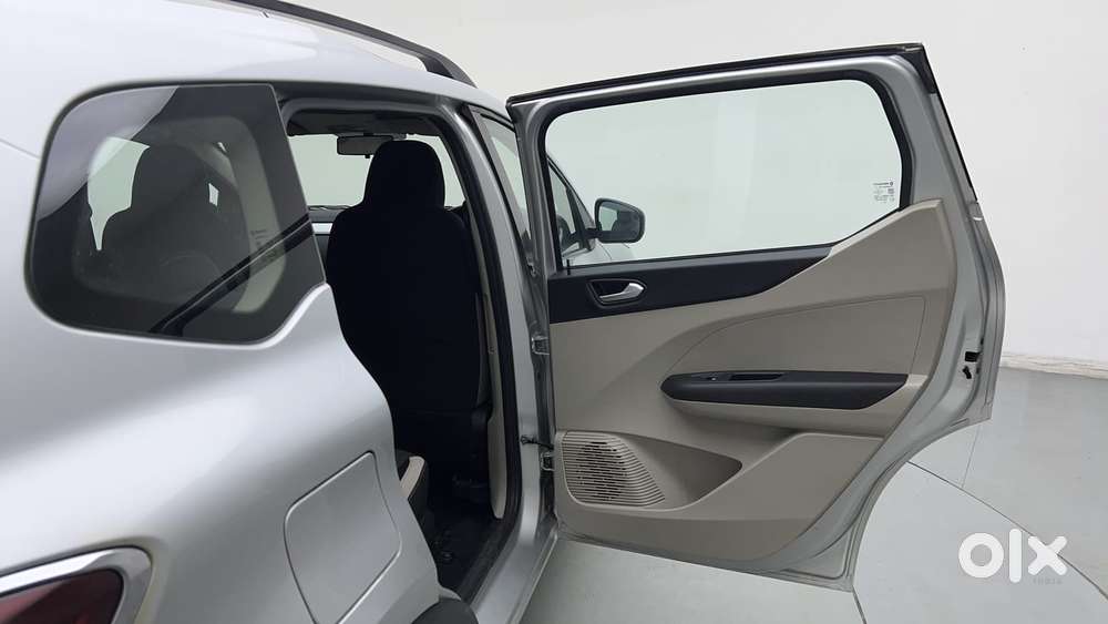Renault Triber Rxz Easy-r Amt, 2023, Petrol