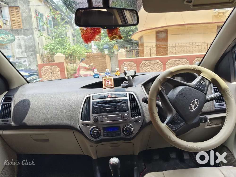 Hyundai I20 2013 Petrol Well Maintained And 30,000 Km Driven