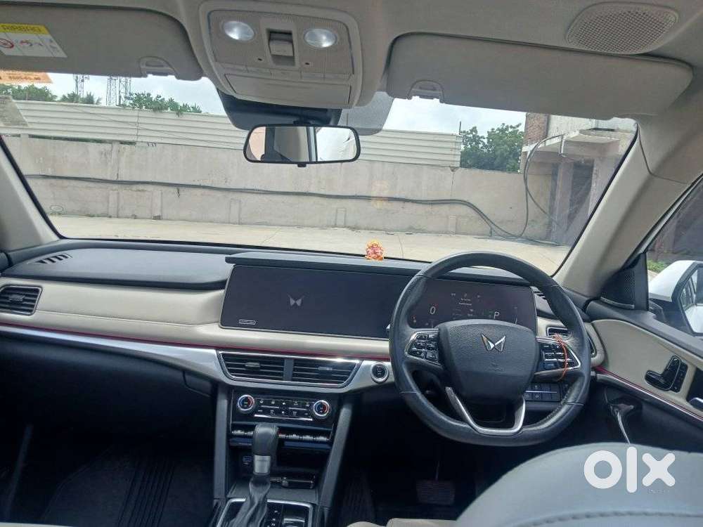 Mahindra Xuv700 2.2 Ax 7 Diesel At Str, 2025, Diesel