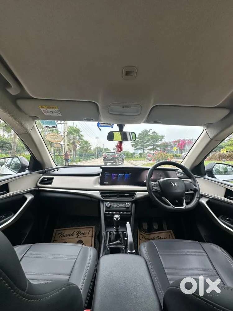 Mahindra Xuv700 Ax 3 Petrol Mt 5 Str (e), 2022, Petrol