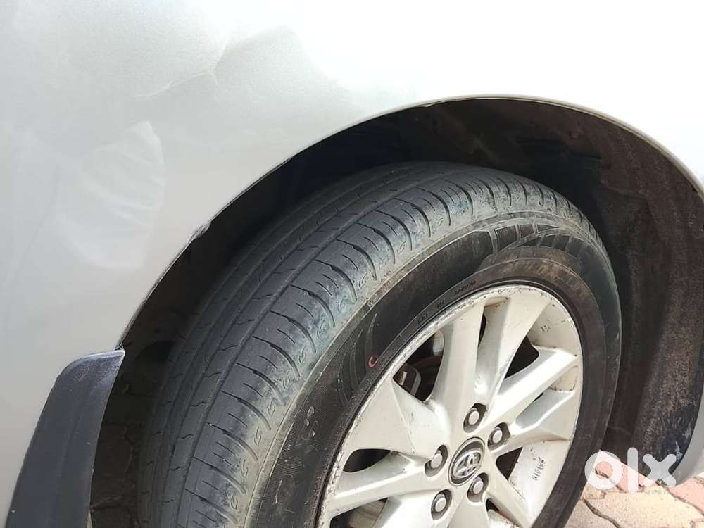 Toyota Innova Crysta 2.4 G