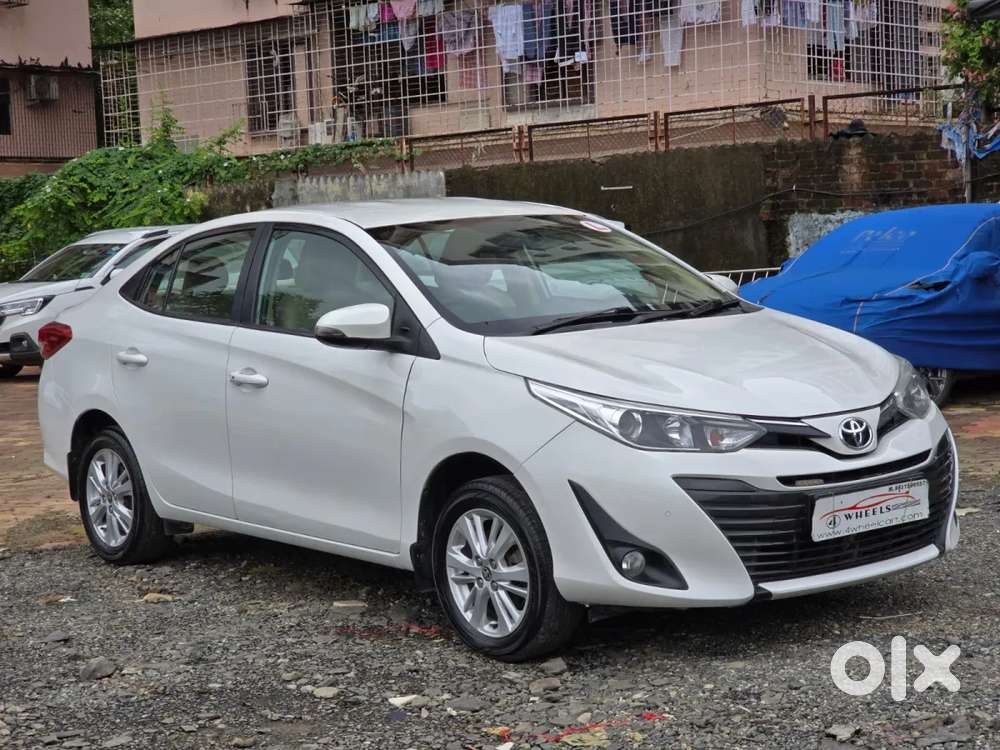 Toyota Yaris V Cvt, 2018, Petrol