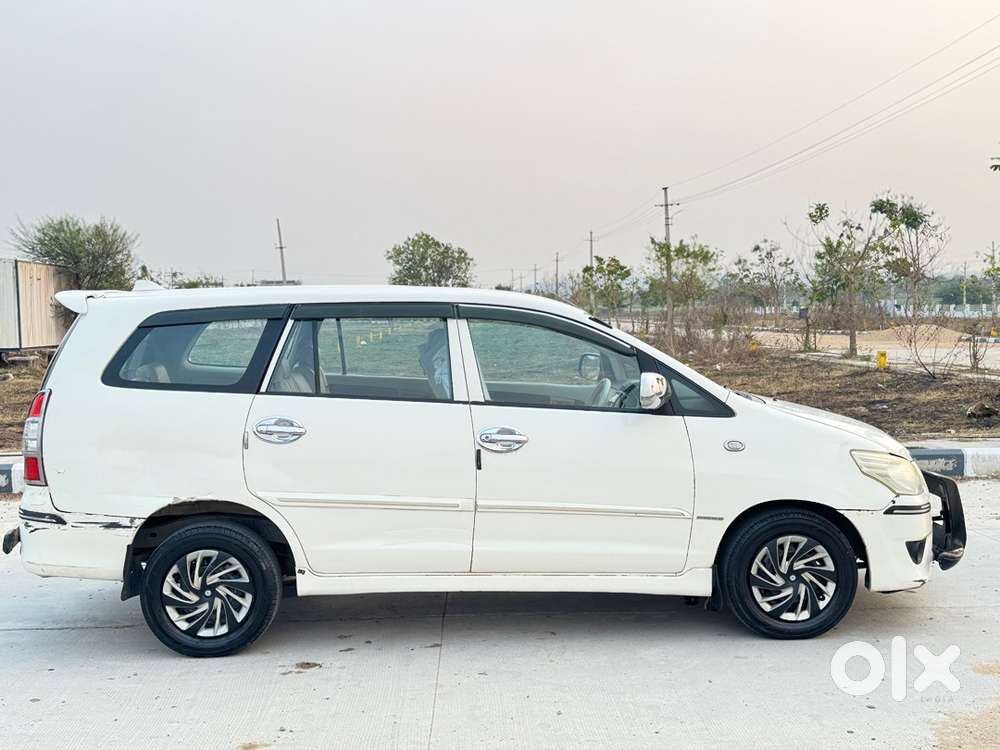 Toyota Innova 2012 Diesel Well Maintained