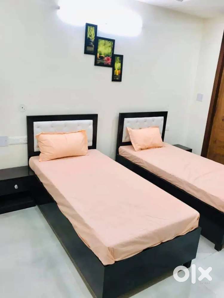 NO BROKERAGE 500+ Fully Furnished Boys PGs with meals in Noida!