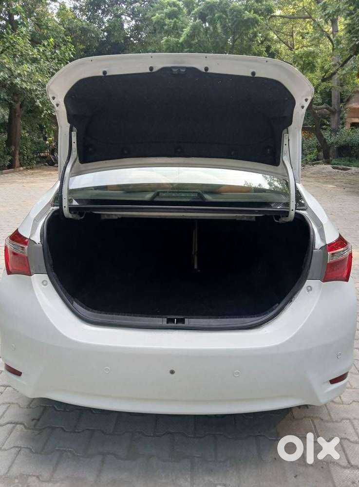 Toyota Corolla Altis 1.8 J, 2015, Petrol