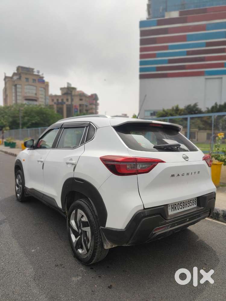 Nissan Magnite 1.0 Xv Premium, 2022, Petrol